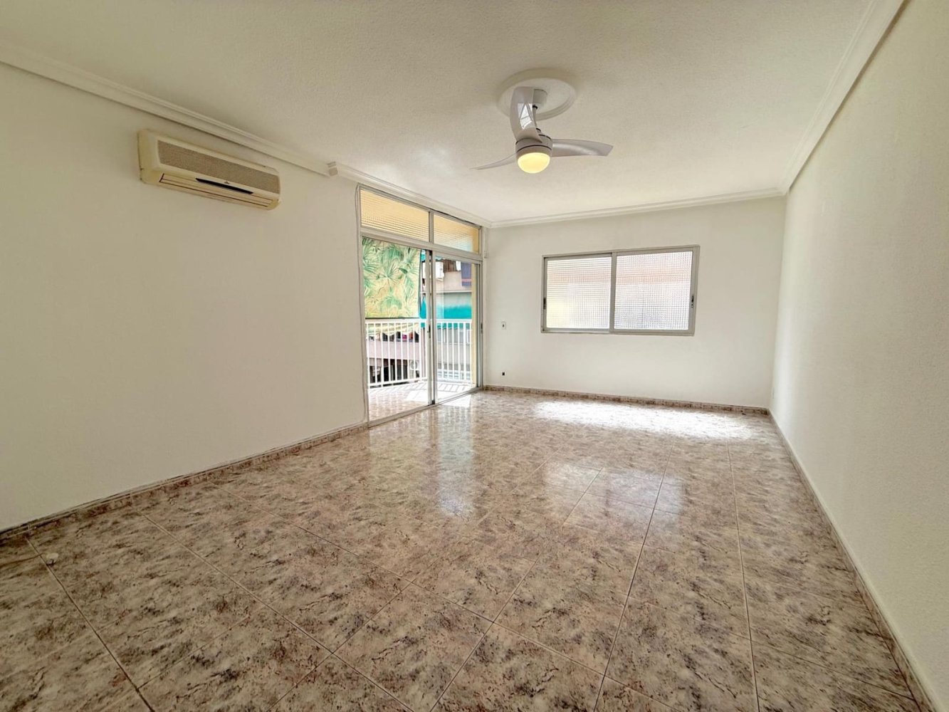 Квартира с 3 спальнями в Бенидорм, Испания № 197701