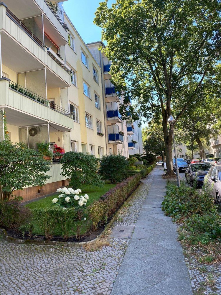 3 rooms Apartment in Schmargendorf, Germany No. 358341