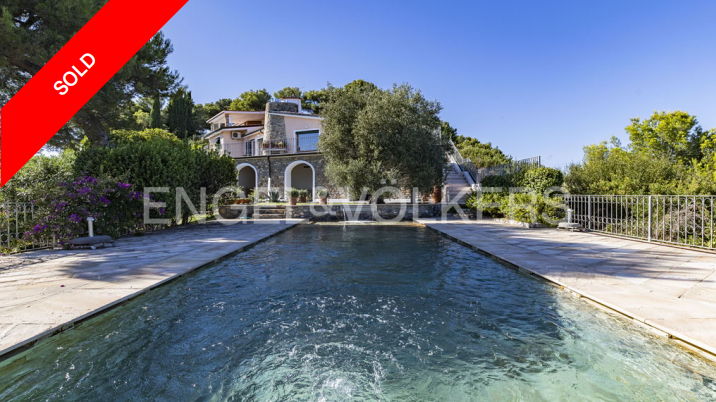 3 bedrooms Villa in Andora, Italy No. 125859