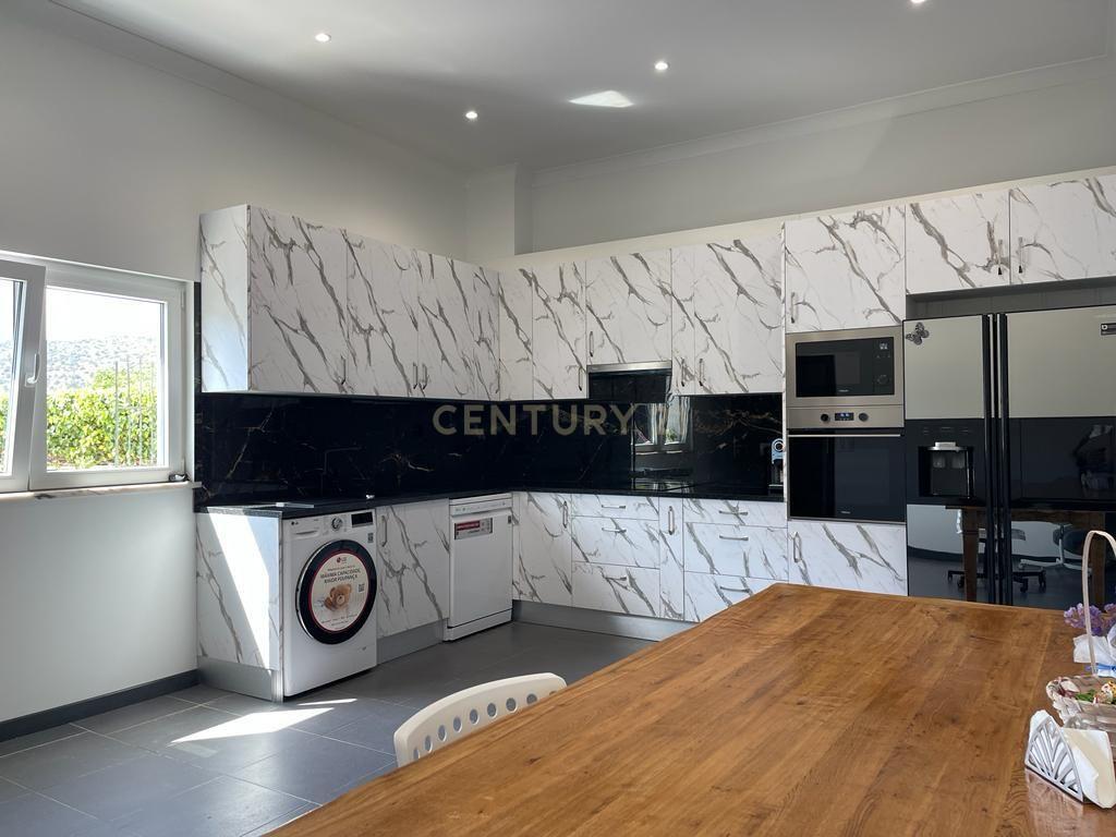 Коммерческая недвижимость с 3 комнатами в Лоле, Португалия № 290155