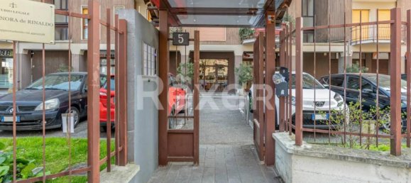 Квартира с 3 комнатами в Корсико, Италия № 36889 45