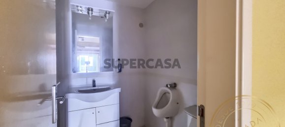 61m² Commercial property in Corroios, Portugal No. 163129 6