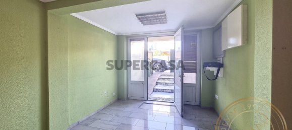 61m² Commercial property in Corroios, Portugal No. 163129 8