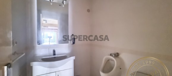 61m² Commercial property in Corroios, Portugal No. 163129 5