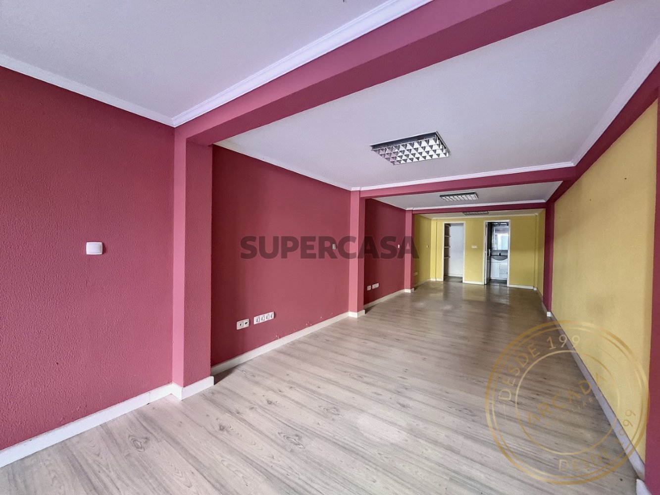 61m² Commercial property in Corroios, Portugal No. 163129