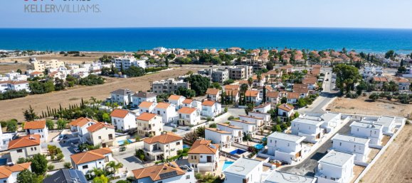 3 dormitorios villa en venta en Pyla, Larnaka, Cyprus № 175379 2