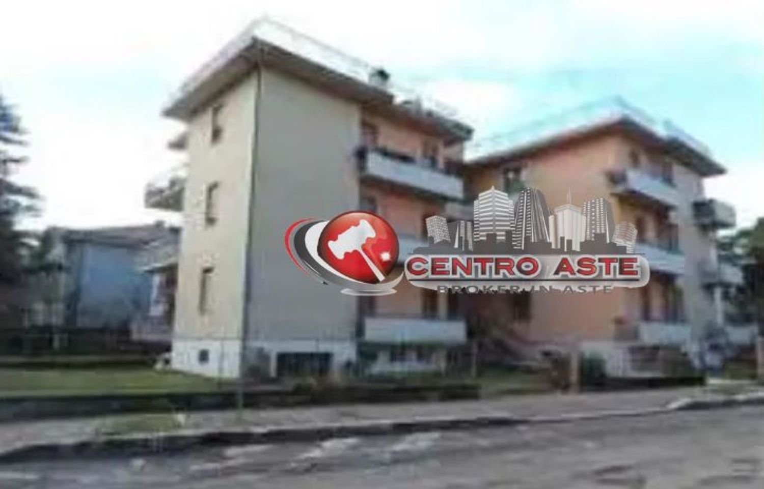 5 rooms Apartment in Fermignano, Italy No. 96146
