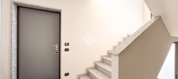 3-salle Appartement à Lissone, Italy No. 2303 4