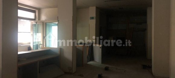 3-Zimmer Gewerbliche Immobilie in Turin, Italy, Nr. 73648 12