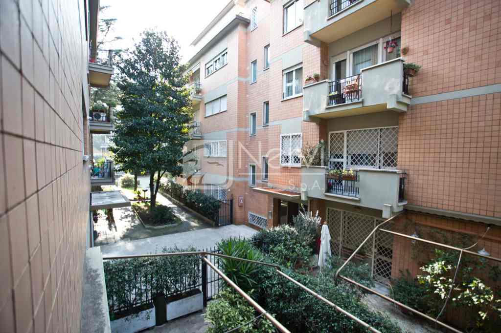 3 bedrooms Apartment in Rome, Italy No. 173200