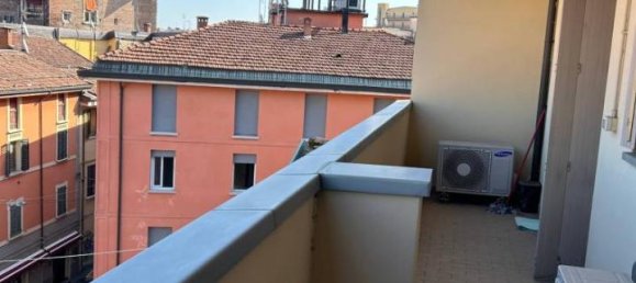 4 rooms Apartment in Bologna, Italy No. 35267 4