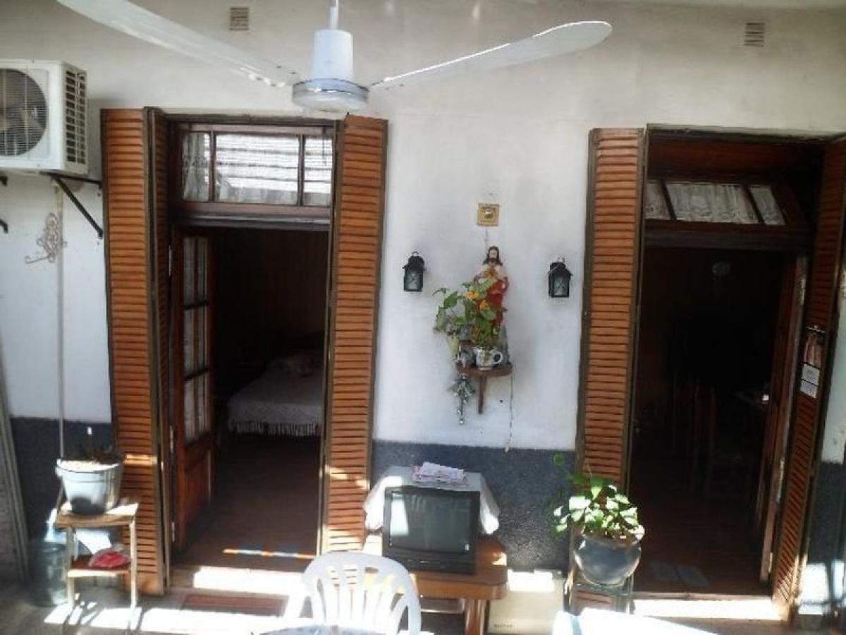 Studio in Avellaneda, Argentina No. 82936