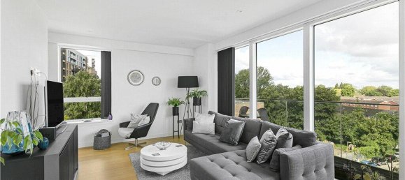 Apartamento de 1 dormitorio en Surrey, United Kingdom No. 8598 2