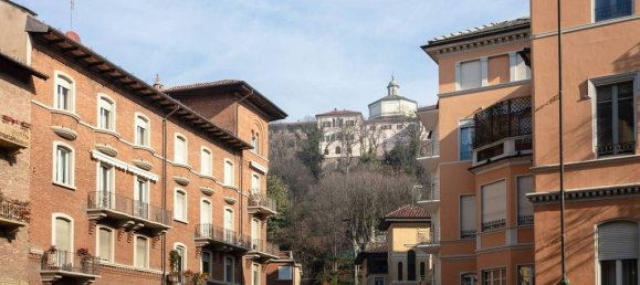 3 bedrooms Apartment in Turin, Italy No. 135463 7