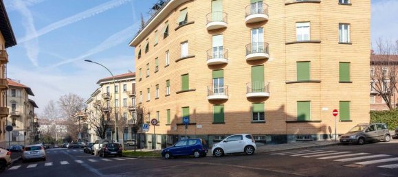 3 bedrooms Apartment in Turin, Italy No. 135463 9