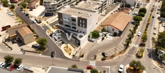 Gewerbliche Immobilie in Les Angles, France 260m², Nr. 307839 2