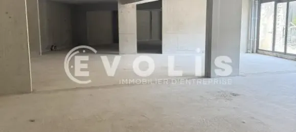 Gewerbliche Immobilie in Les Angles, France 260m², Nr. 307839 3