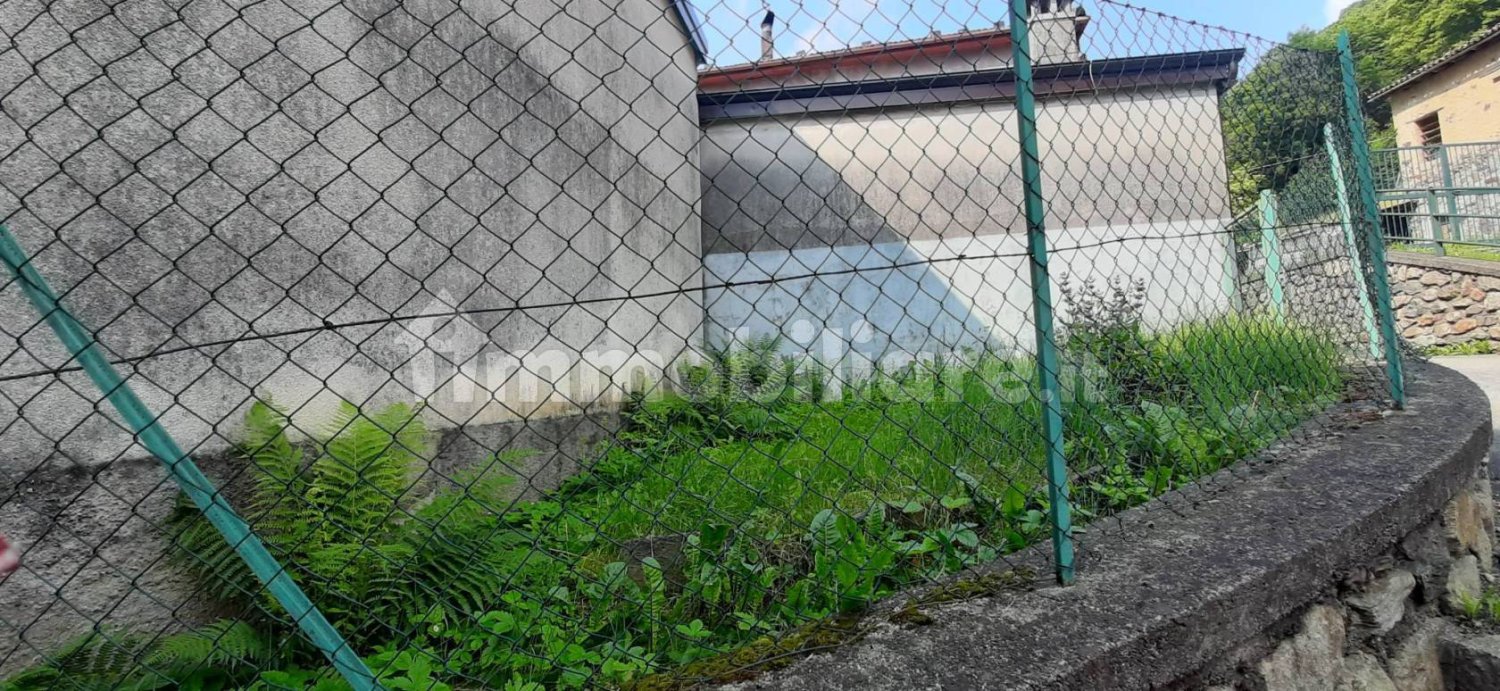 4 bedrooms House in Casargo, Italy No. 283825