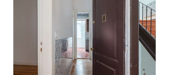 281m² Building in Lisbon, Portugal No. 122566 11