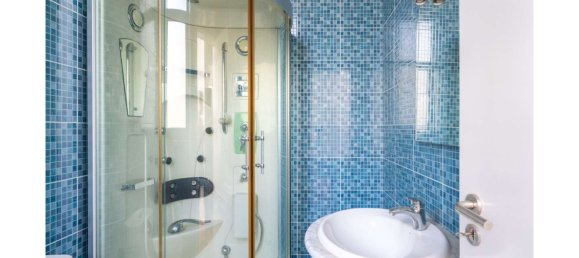 281m² Building in Lisbon, Portugal No. 122566 8