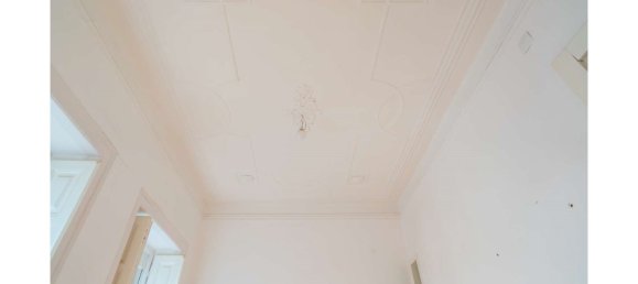 281m² Building in Lisbon, Portugal No. 122566 2