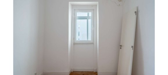 281m² Building in Lisbon, Portugal No. 122566 5