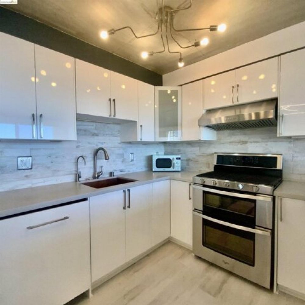 Studio in Oakland, USA No. 390870