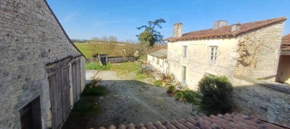 3 bedrooms House in Tusson, France No. 95945 10