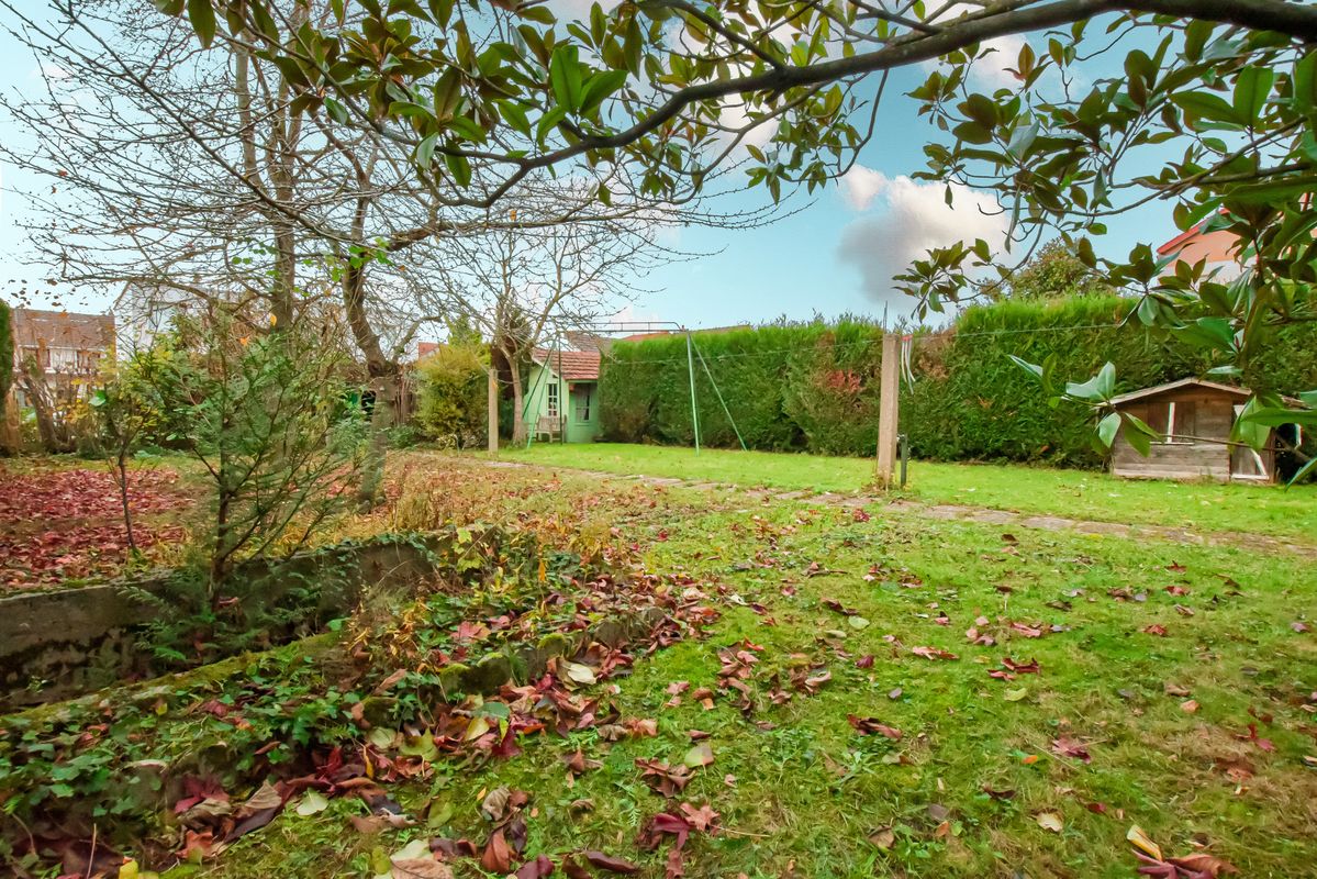 Terreno en Nanterre, France 784 m² No. 125489