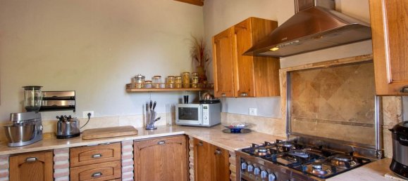 27 rooms House in Castiglione del Lago, Italy No. 54324 9