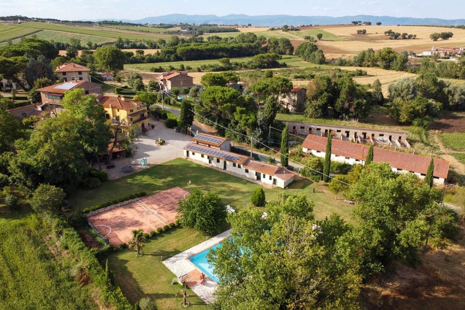 27 rooms House in Castiglione del Lago, Italy No. 54324