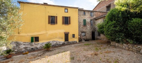 27 rooms House in Castiglione del Lago, Italy No. 54324 27