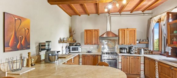 27 rooms House in Castiglione del Lago, Italy No. 54324 7