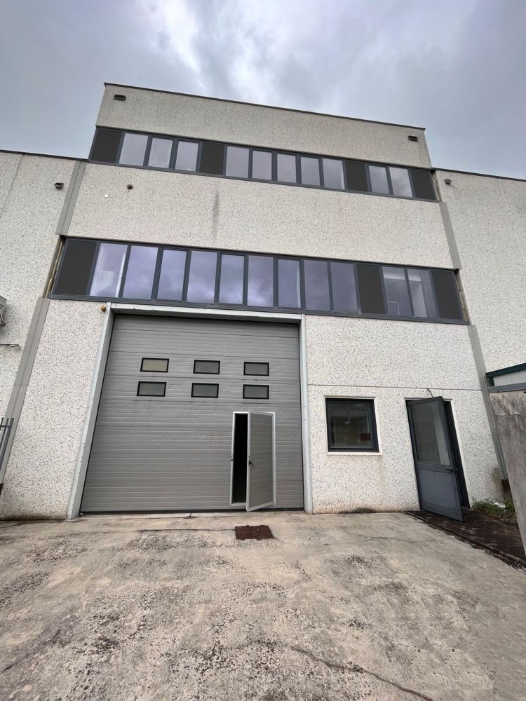 530m² Warehouse in Concesio, Italy No. 329826