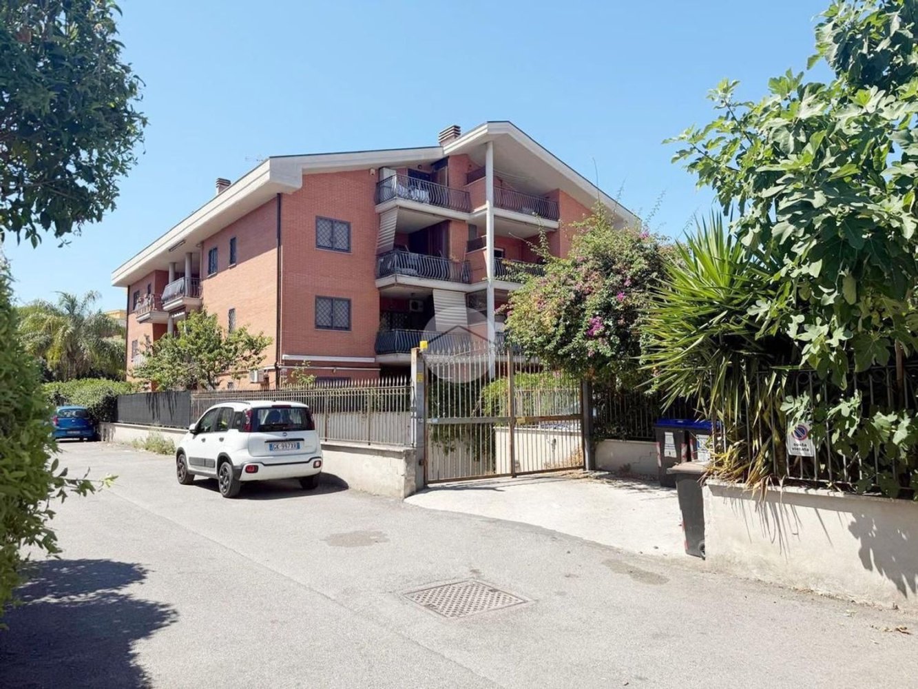 25m² Garage in Rome, Italy No. 322111