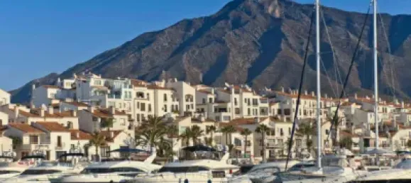 5 bedrooms Villa in Marbella, Spain No. 19001 6