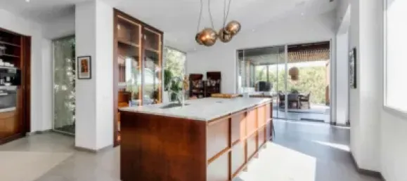 5 bedrooms Villa in Marbella, Spain No. 19001 17