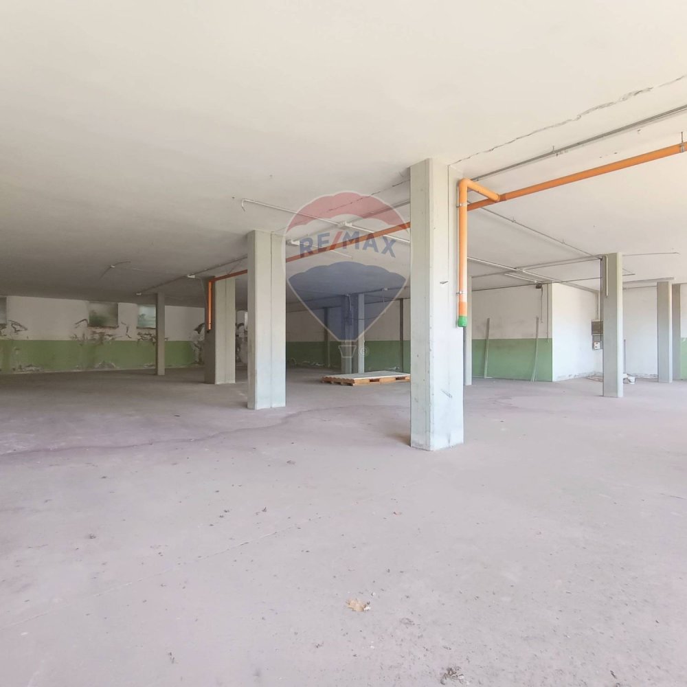329m² Commercial property in Figline e Incisa Valdarno, Italy No. 264887
