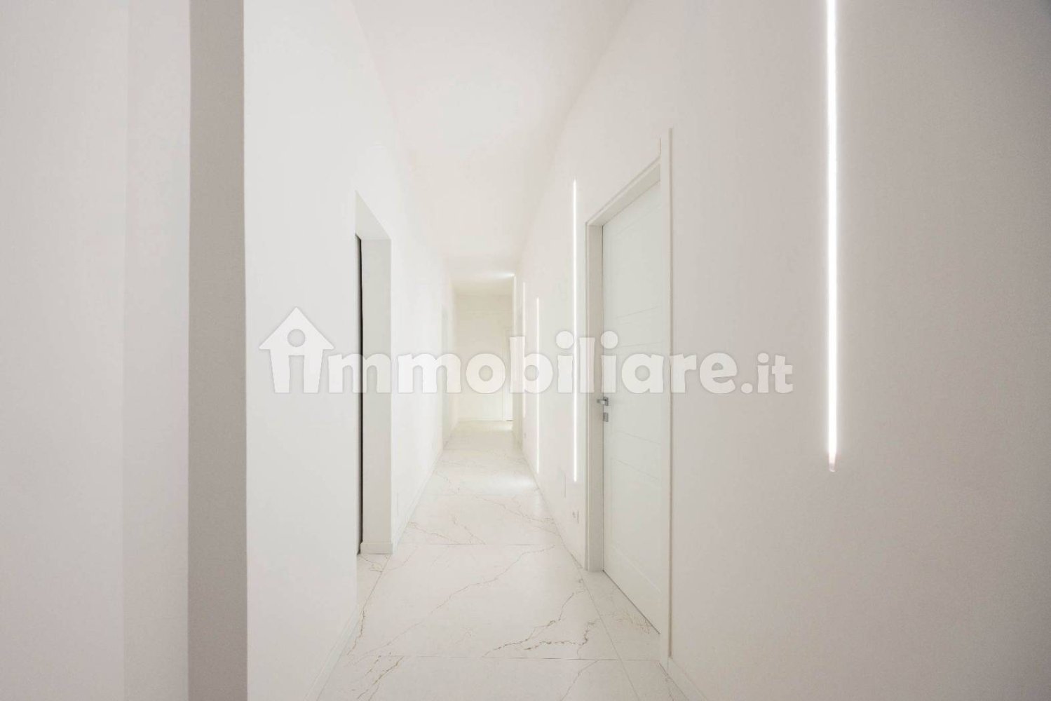 Hotel de 5 habitaciónes en Bologna, Italy No. 350727