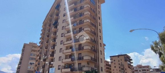 2 bedrooms Apartment in Palermo, Italy No. 270614 4