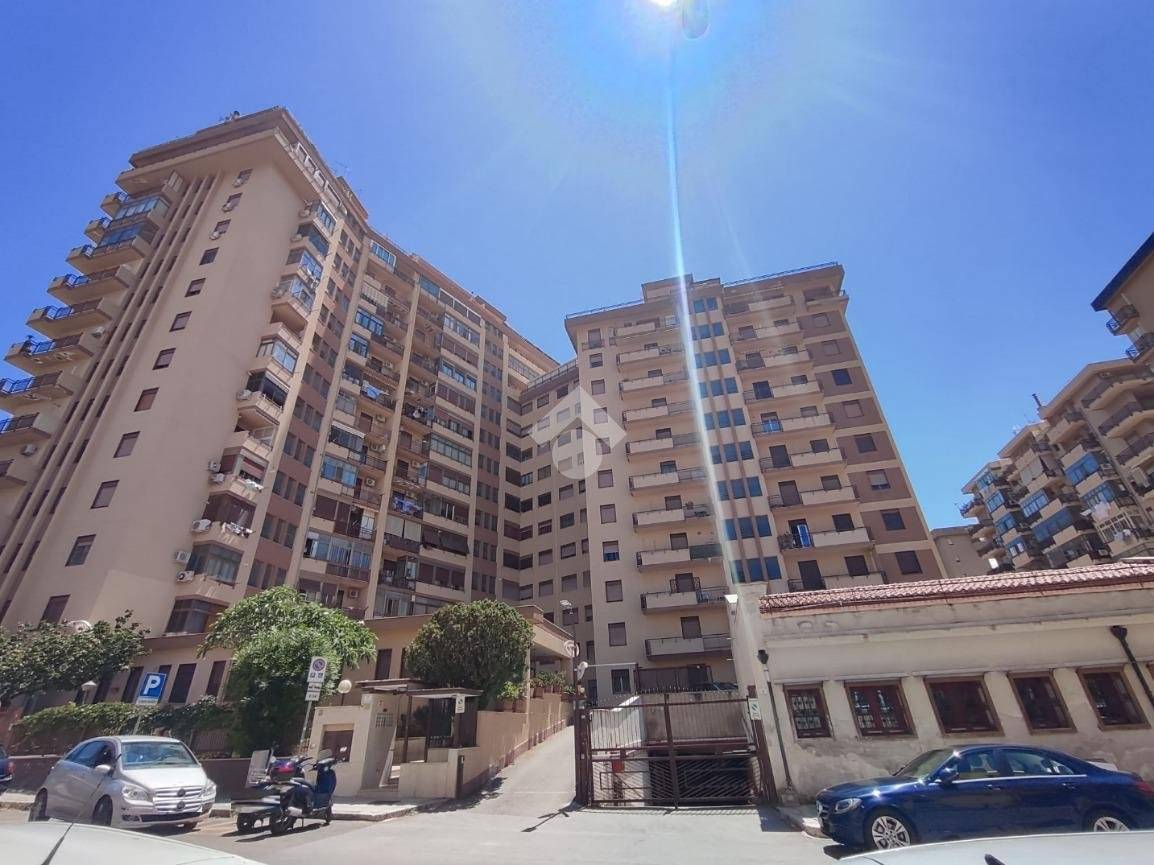 2 bedrooms Apartment in Palermo, Italy No. 270614