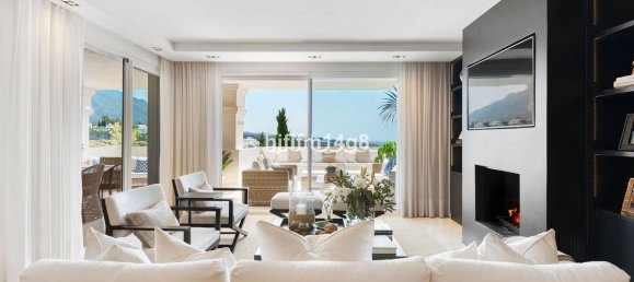 Apartamento de 3 dormitorios en Marbella, Spain No. 44675 5