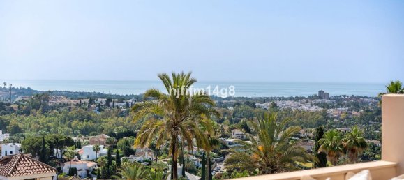 Apartamento de 3 dormitorios en Marbella, Spain No. 44675 2