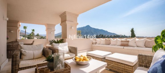 Apartamento de 3 dormitorios en Marbella, Spain No. 44675 3