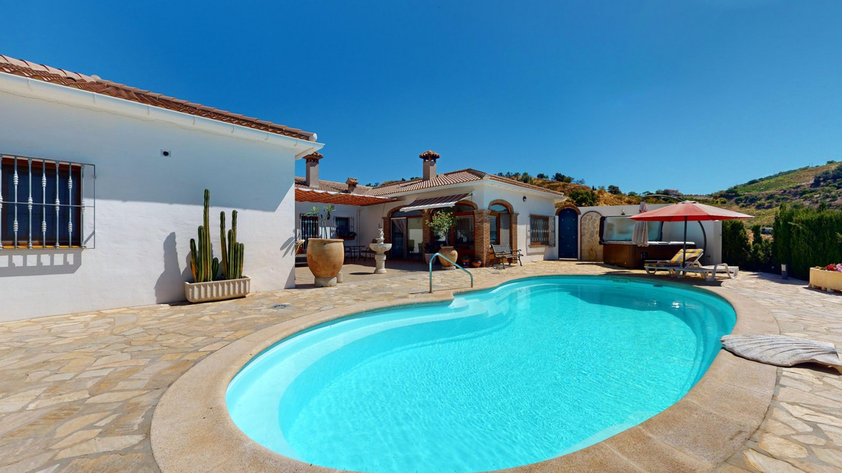 7 Schlafzimmer Villa in Iznate, Spain, Nr. 48555