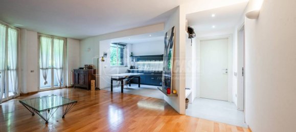 2 bedrooms Apartment in Milan, Italy No. 265228 3