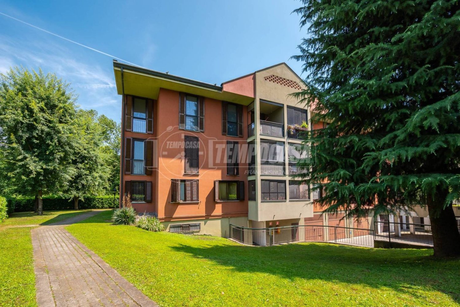 2 bedrooms Apartment in Milan, Italy No. 265228