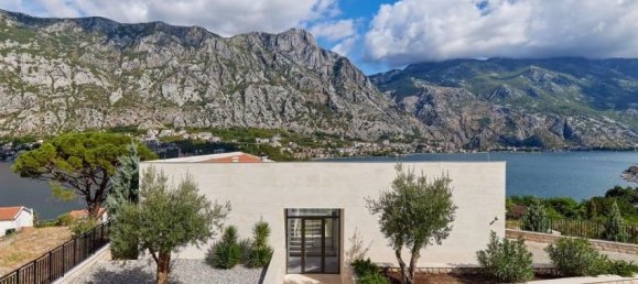 4 bedrooms Commercial property in Kotor, Montenegro No. 107 3