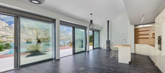 4 bedrooms Commercial property in Kotor, Montenegro No. 107 5