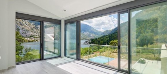 4 bedrooms Commercial property in Kotor, Montenegro No. 107 6